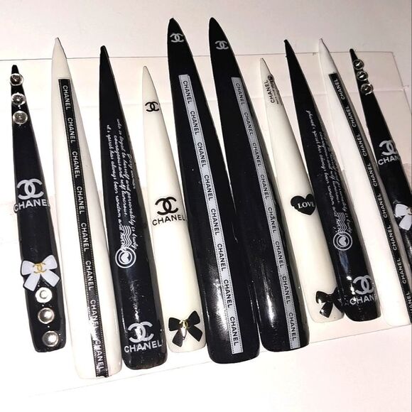 Hand crafted custom 10pc xxxl acrylic press on nails - Picture 4 of 6